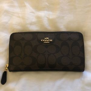Coach accordion zip wallet